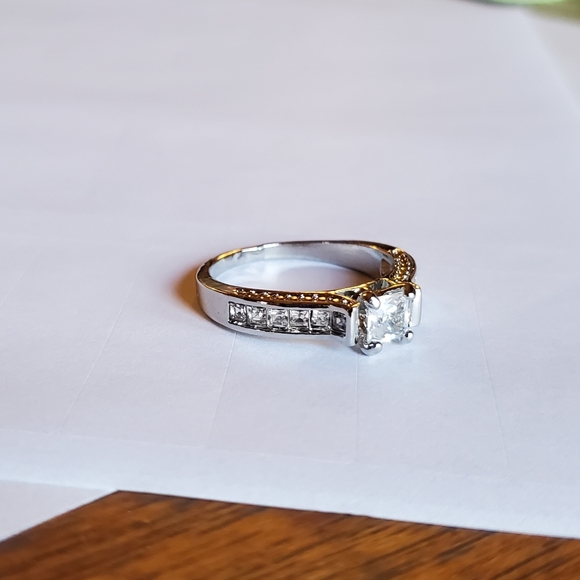 *RARE* Vintage Dainty Engagement Ring - Picture 6 of 15